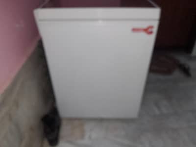 Dawlance freezer for sell behtreen contion 10 year warranty available