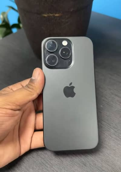 Iphone 16 pro max Black Titanium — Approved