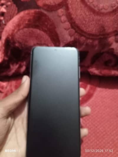 Samsung s20 plus 8,128