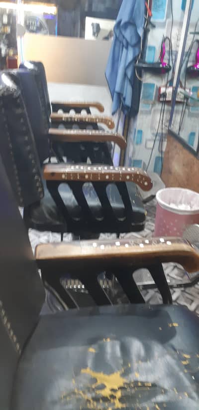 Saloon 3 chairs all ok price 35000