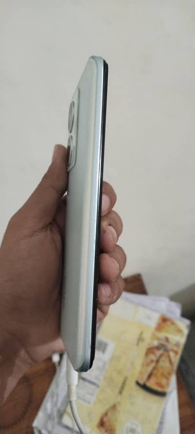 vivoy55 available hy daba charger nhe hy  bilkul ok condition 10 by 10