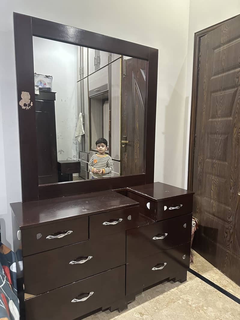 Dressing table 4