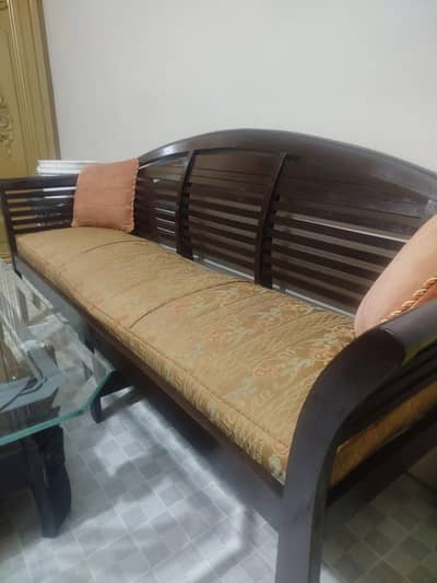 5 seater sofa set and table