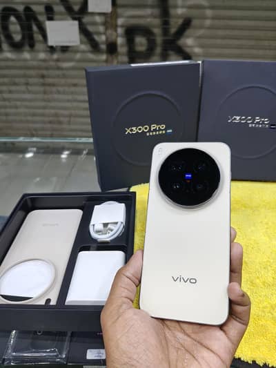 Vivo X300 Pro  [Golden) - 512GB - 2025 Latest Flagship!