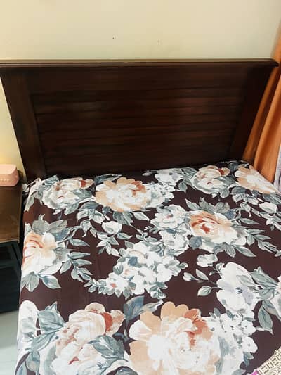 2 Single Beds with Side Tables