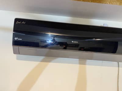 Gree aç invertor 1 ton in good condition