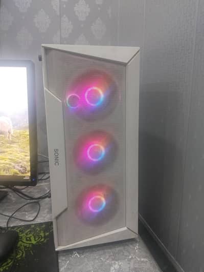 gaming PC with 2 screens
