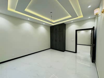 10 2nd Portion Available For Rent In Pak Arab