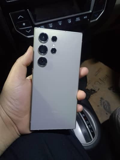 Samsung S24 ultra 12/ 512gb 2 month simtime remain w
