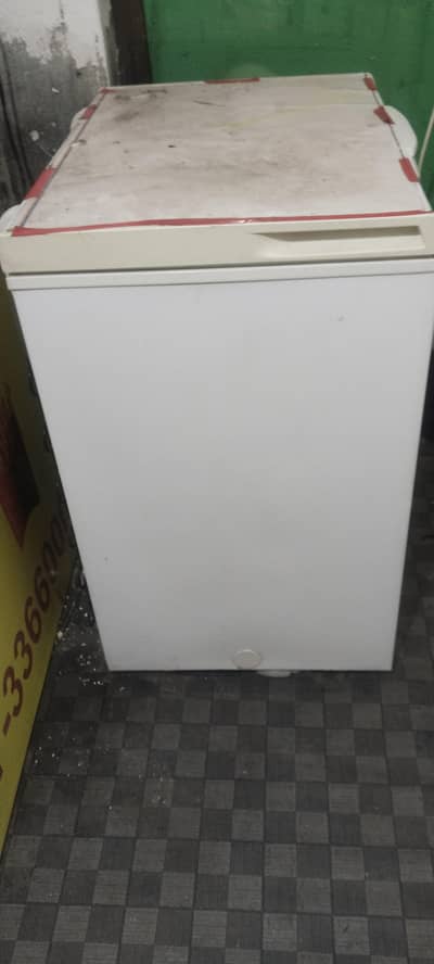 I'm selling used haier fridge neat and clean no any fault