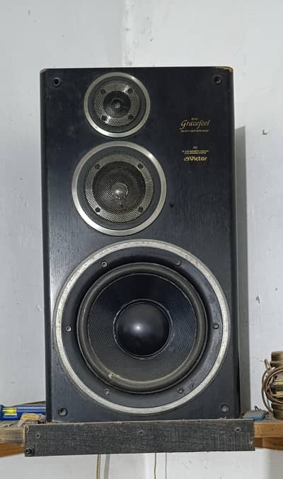 Kenwood amplifier and speakers 3.5k