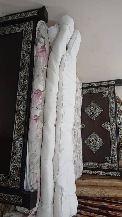 King size bed (mattress not included)