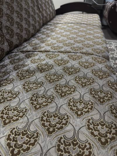 5 Seater Sofa set along with center table