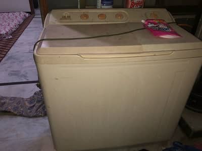 selling wash Machine ( HAIER )