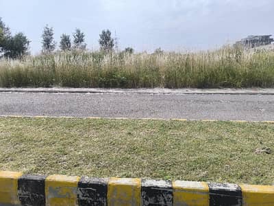 1 Kanal Plot for Sale on 3rd Avenue, Block B, Phase 05, DHA