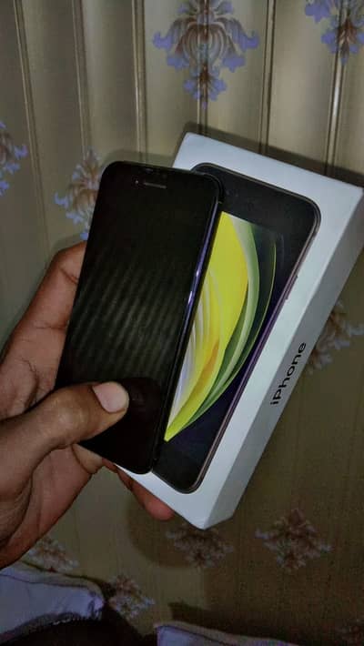 I phone se2020 with Box