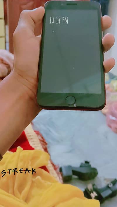 10:10 condetion back damag battry health 100 all ok i phone 8 plas