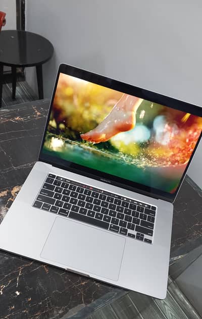 APPLE MACBOOK PRO WITH 1TB SSD AND 32GB RAM FOR SALE 16'' DISPLAY