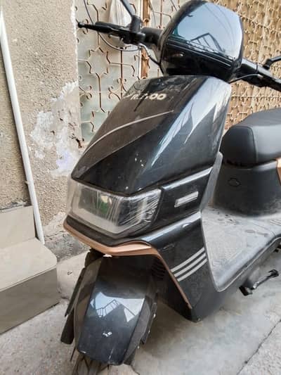 Revoo Scooty brand new