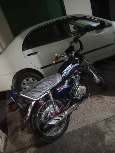 Honda CG125, Red Color, Original Tank & Tapa are spared