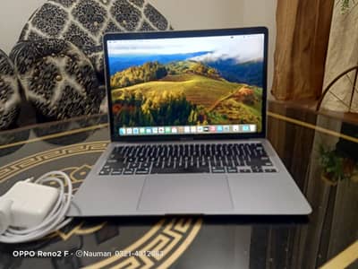 Apple Macbook Air 2020, M1 Chip, 256GB SSD, 8GB Ram Magic keyboard