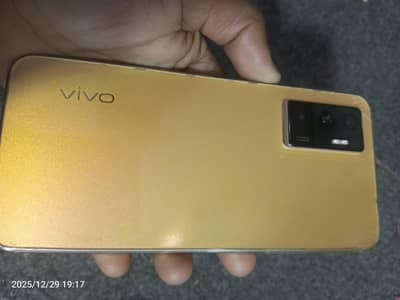 vivo v23e condition 10/9 whit. box koi ishuuu ni ha all ok ha