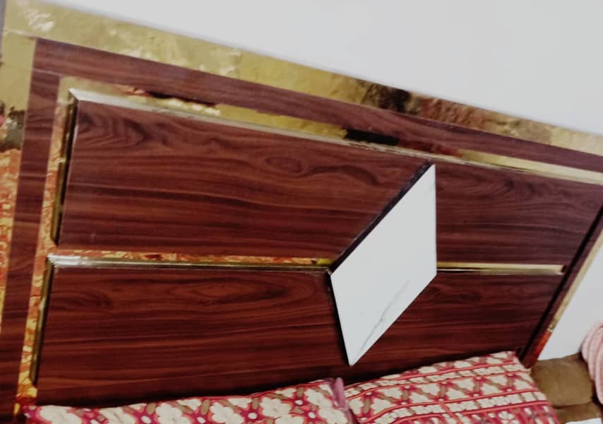 Queen Bed with Centre piece 2