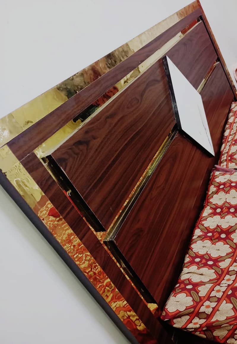 Queen Bed with Centre piece 3
