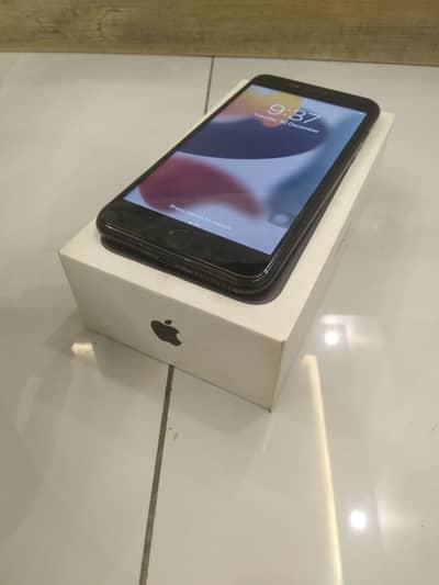 Iphone 7 Plus 128 GB with Box 10/09 Condition.