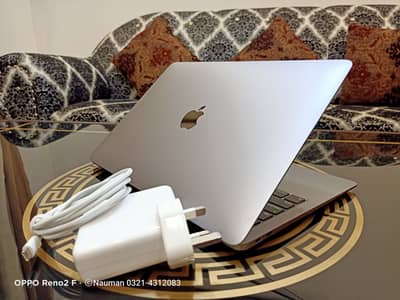 Apple Macbook Air 2020, Core i5, 256GB SSD, 8GB Ram, Magic Keyboard