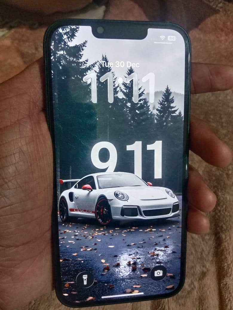 iPhone 13 (Mint Condition) 2