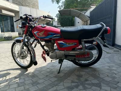 Honda 24/25 model for sale lush condition one hand use