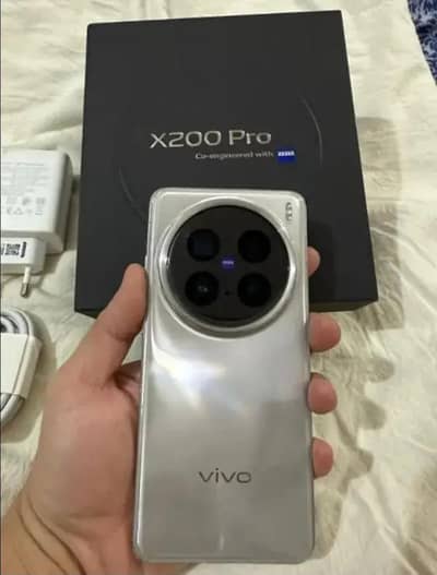 Vivo x200 pro PTA approved lush condition  WhatsAp 03201209677