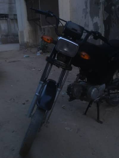 BIKE 16 MODEL HAI ABHI NEW BNWAYI HAIII ENGINE BILKUL OK HAII KOI KAAM