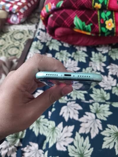 I phone 11 non pta jv 128gb 10/10 condition all ok battery health 79%