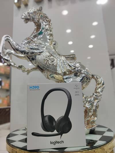 Logitech noise cancelled headphone H390 USB