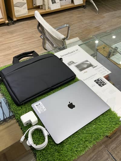 MacBook Air 2020 , Core i3 , 8GB ram , 256GB SSD with Genuine Charger