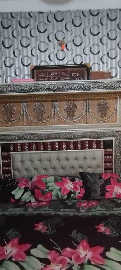 Bed & dressing table