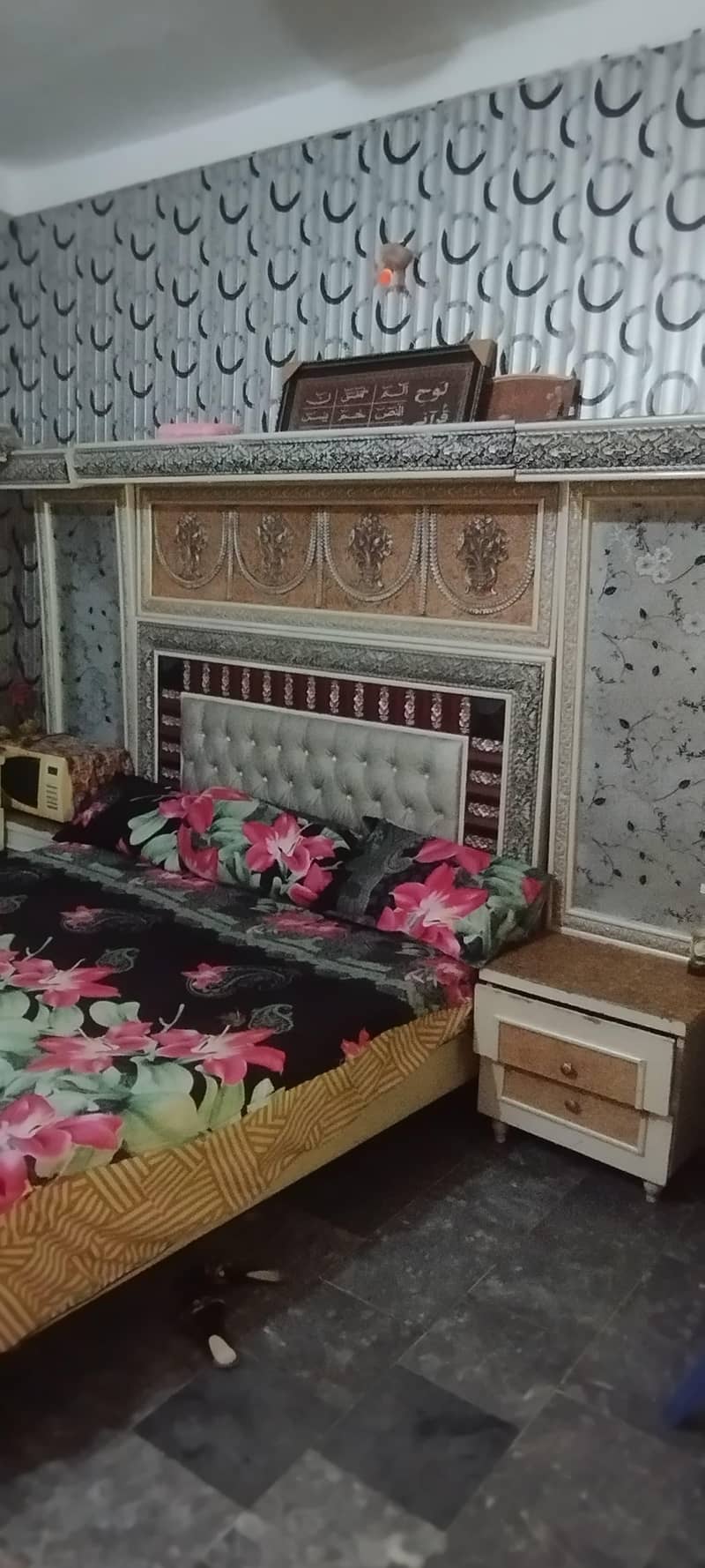 Bed & dressing table 1