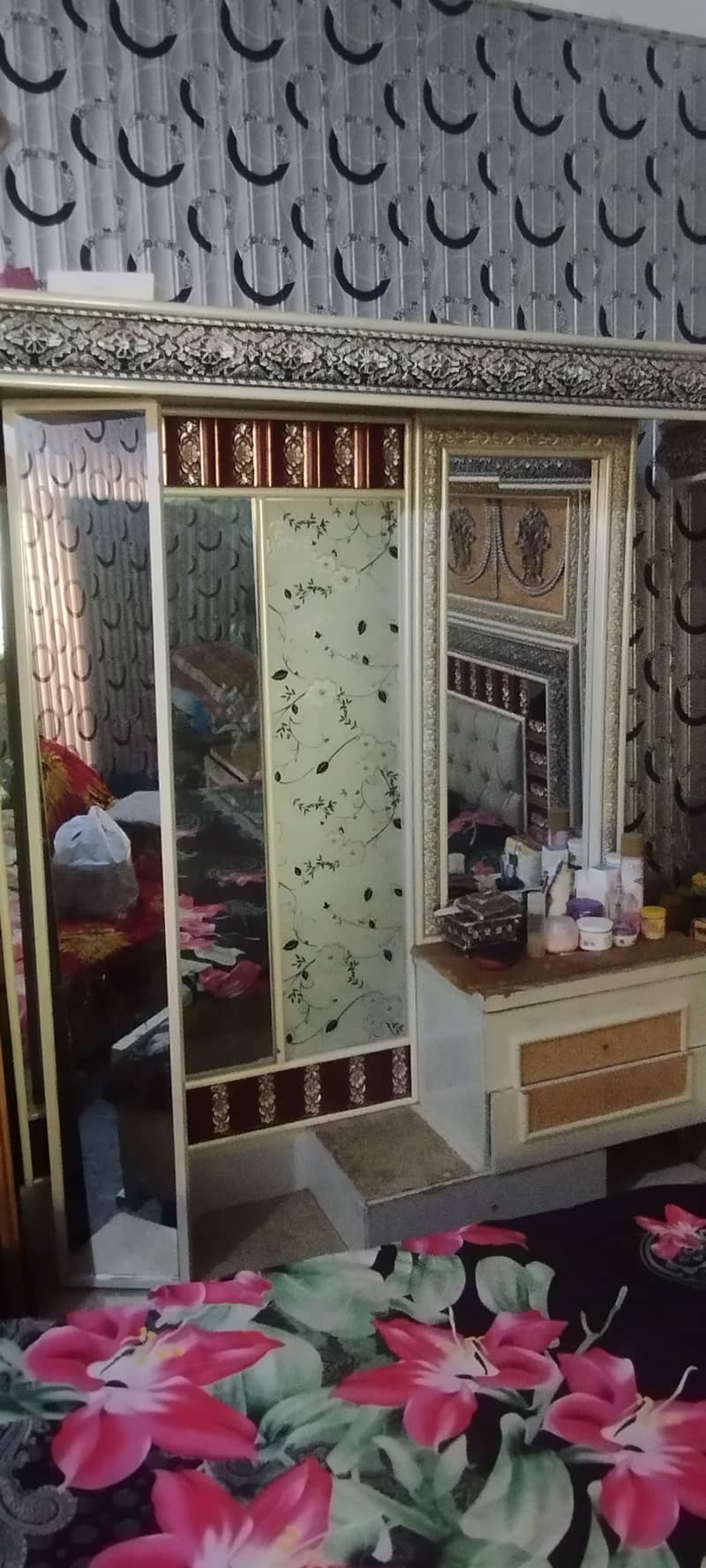 Bed & dressing table 2