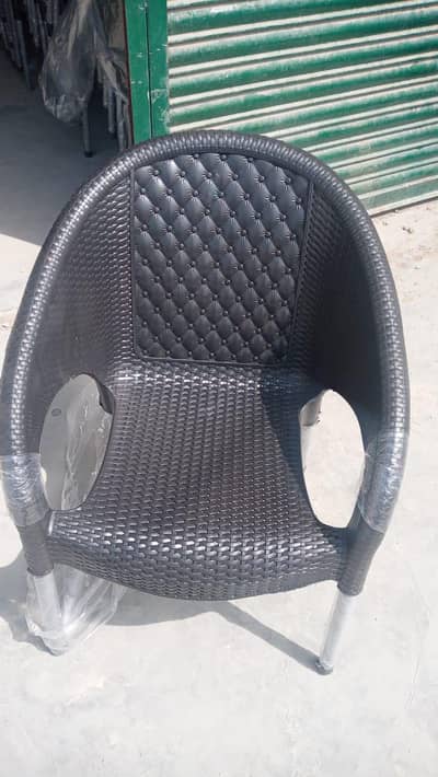 Chairs set with or without table available