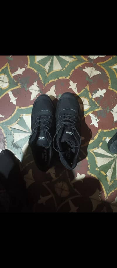 Branded safety shoes for sale lush condition never use Size UK 111