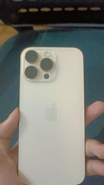 16 Pro Max 256gb desert color