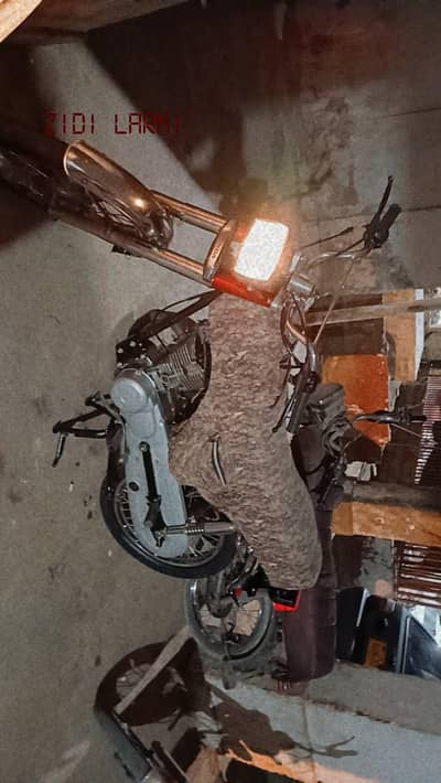 125 cg 2017 red color