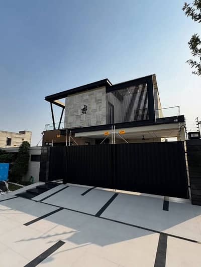 20 MARLA ELEGANT AND FULLY MAINTAINED SUPER HOT LOCATED BUNGALOW IS AVAILABLE IN THE BEST BLOCK OF DHA LAHORE.