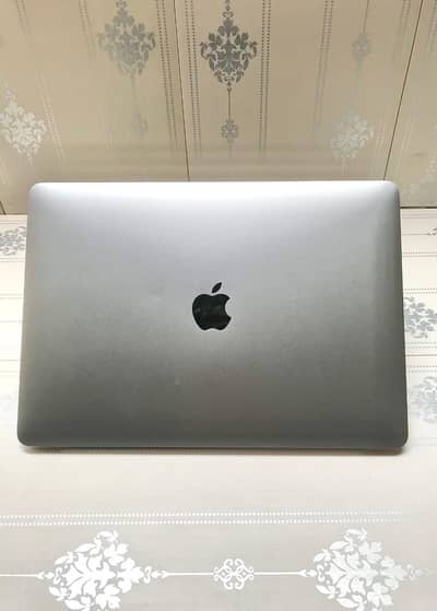 MacBook pro 2018 Ratina display touch id 8gb ram 256gb ssd