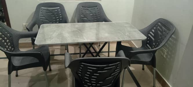 dining table & chairs