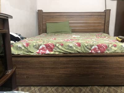 King bed with Metrous