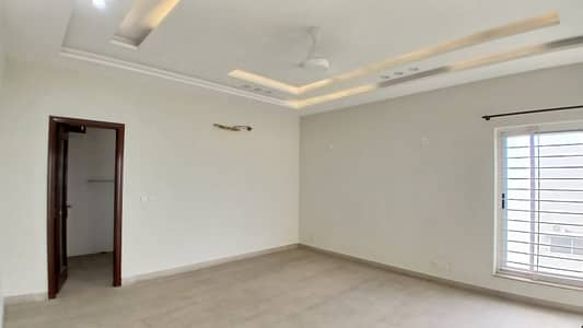 One Kanal Double Unit Well Maintained Neat And Clean