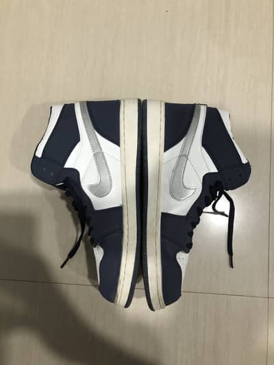 NIKE JORDANS NAVY BLUE